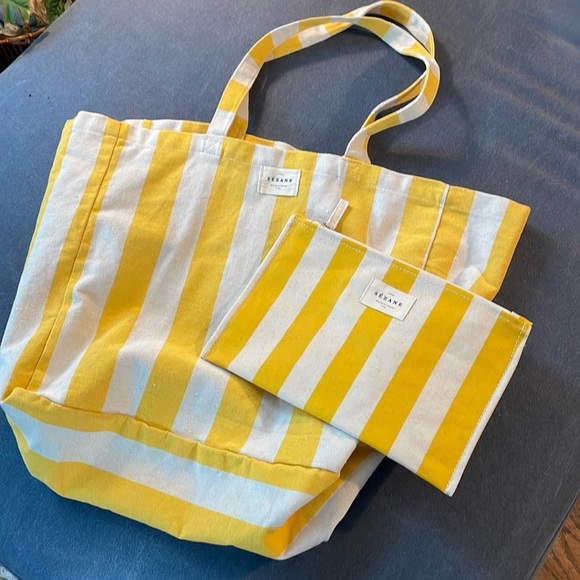 SUNNY & BRIGHT! NEW canvas tote & zippered pouch perfect for the beach 💋
